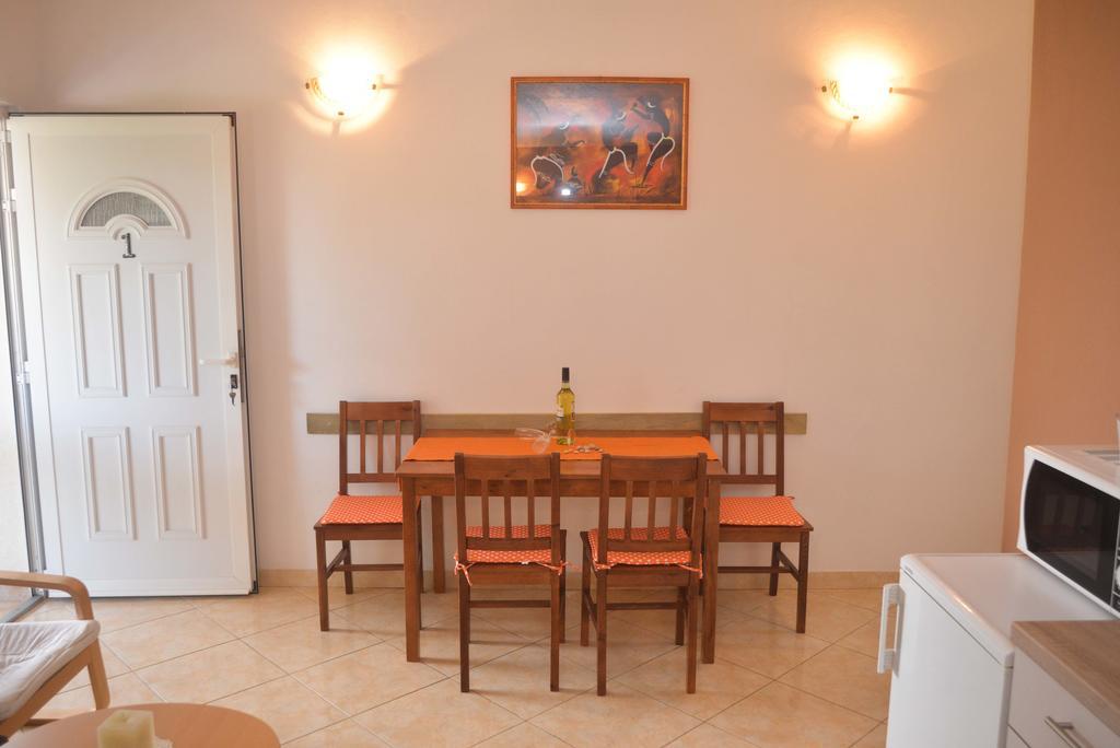 Apartments Salamun Биоград-на-Мору Экстерьер фото